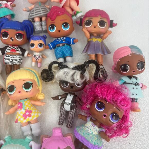 LOL Surprise Dolls and Pets Variety Lot of 26 MGA OMG - Picture 7 of 10